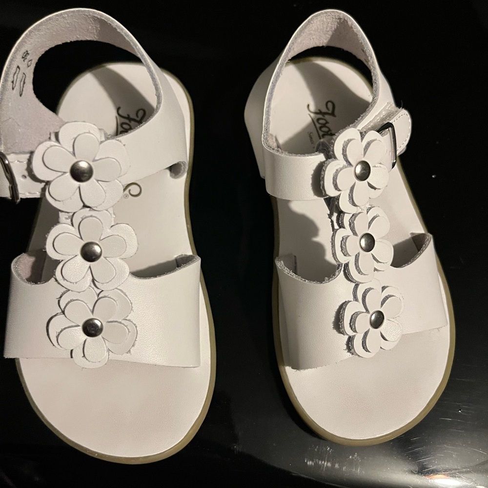 7c White Footmates very good used condition